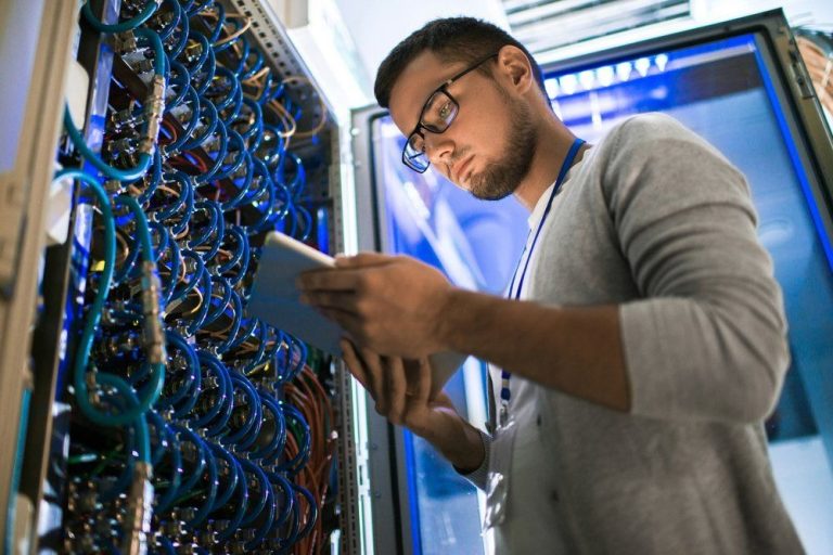 Pc engineer working on server 